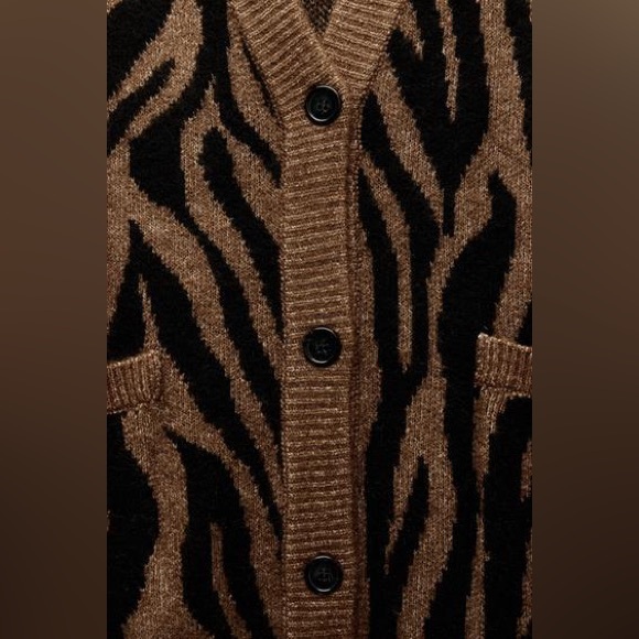 ZARA ANIMAL PRINT JACQUARD KNIT CARDIGAN - Picture 8 of 10